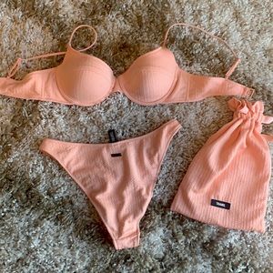 Triangl Set. Medium top, large bottoms.
